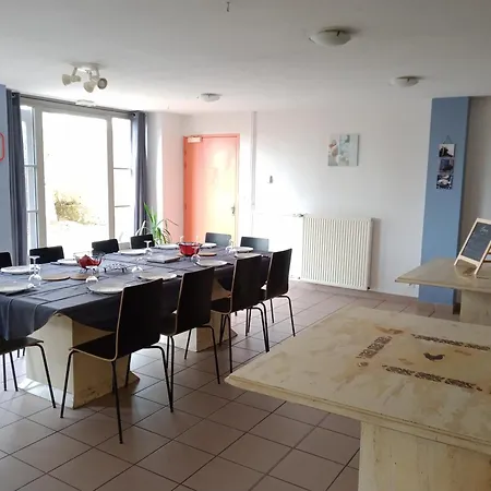 Des 3 Etangs בית הארחה