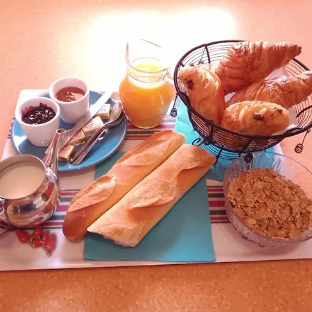 Des 3 Etangs בית הארחה Malvières