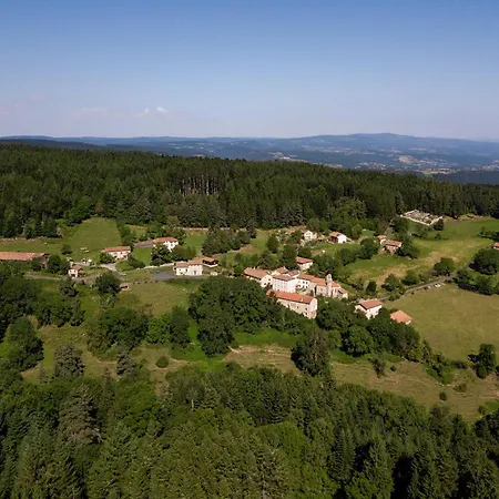 Des 3 Etangs בית הארחה 3*